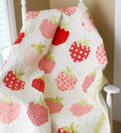 Strawberry Social Quilt Kit